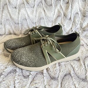 Traq By Alegria Men Knitted Olive Green Sneakers Size 10.5-11 / 41